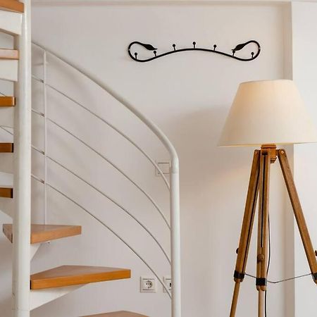 Modern Two Level Apartment In The Heart Of Athens Ngoại thất bức ảnh
