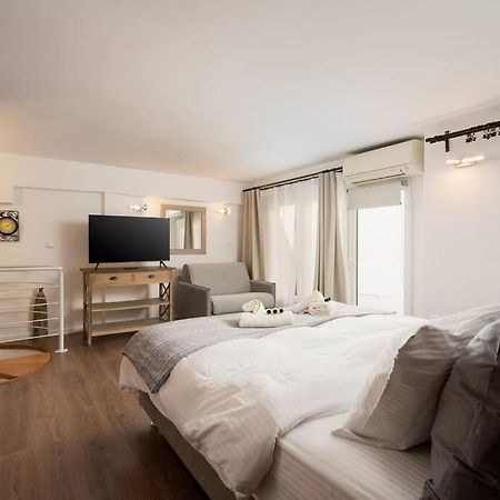 Modern Two Level Apartment In The Heart Of Athens Ngoại thất bức ảnh