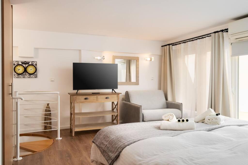 Modern Two Level Apartment In The Heart Of Athens Ngoại thất bức ảnh