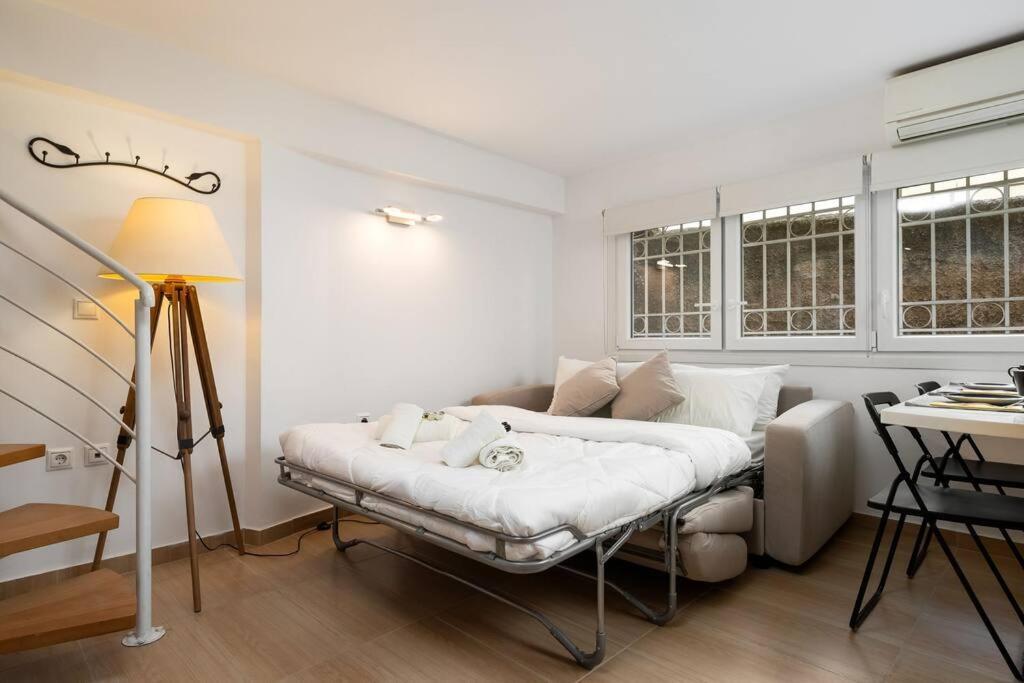 Modern Two Level Apartment In The Heart Of Athens Ngoại thất bức ảnh