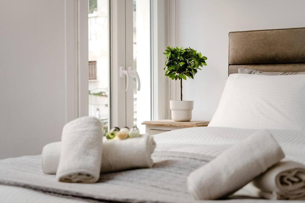 Modern Two Level Apartment In The Heart Of Athens Ngoại thất bức ảnh