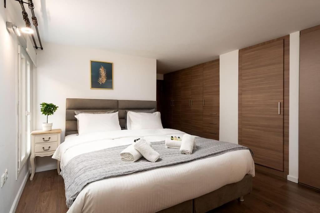 Modern Two Level Apartment In The Heart Of Athens Ngoại thất bức ảnh