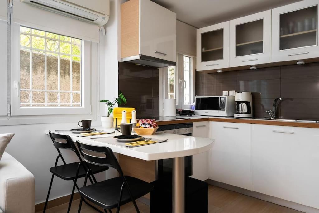 Modern Two Level Apartment In The Heart Of Athens Ngoại thất bức ảnh