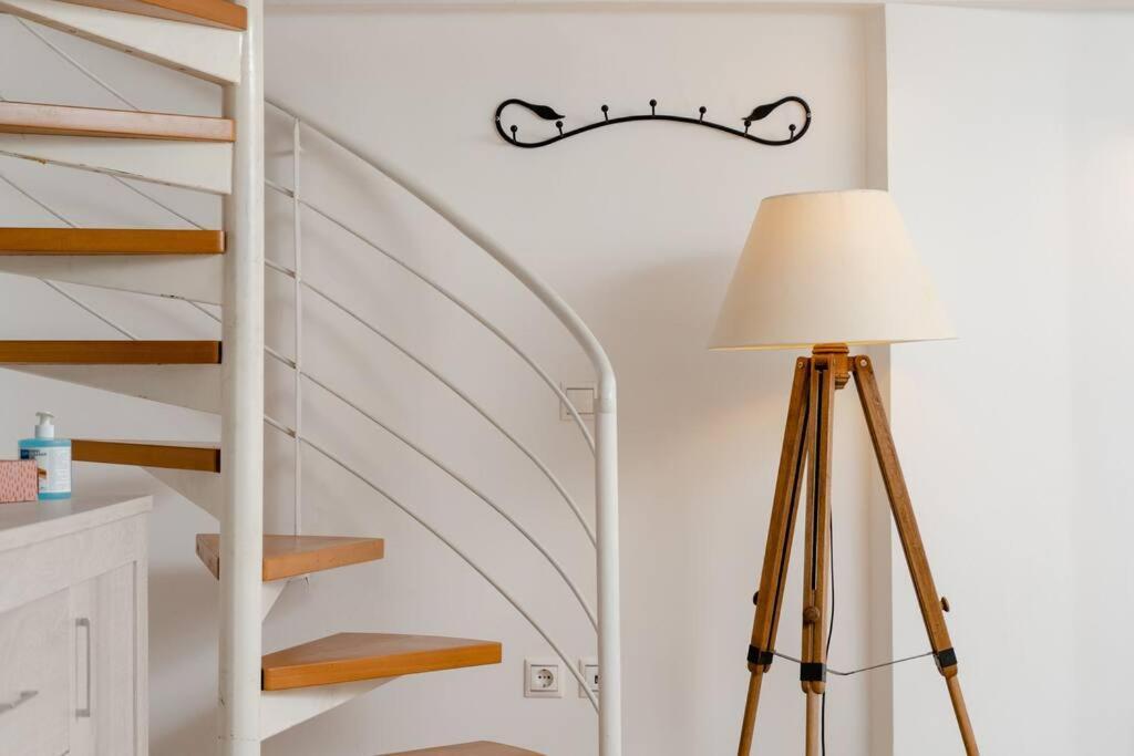 Modern Two Level Apartment In The Heart Of Athens Ngoại thất bức ảnh