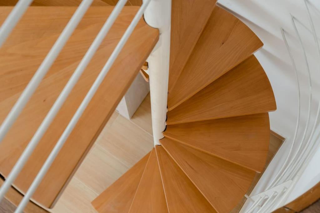 Modern Two Level Apartment In The Heart Of Athens Ngoại thất bức ảnh